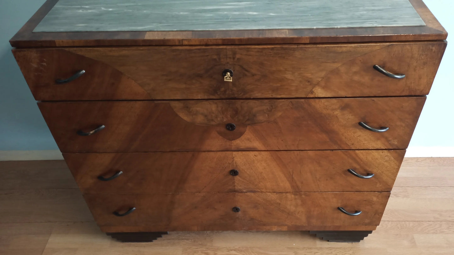 Cassettiera in legno vintage con quattro cassetti e maniglie in metallo curva ideale per camera letto