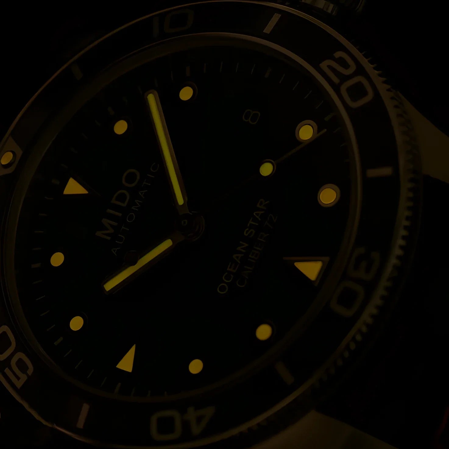 Mido orologio ocean star 39mm nero automatico acciaio con quadrante scuro e lancette gialle luminose linea ocean star