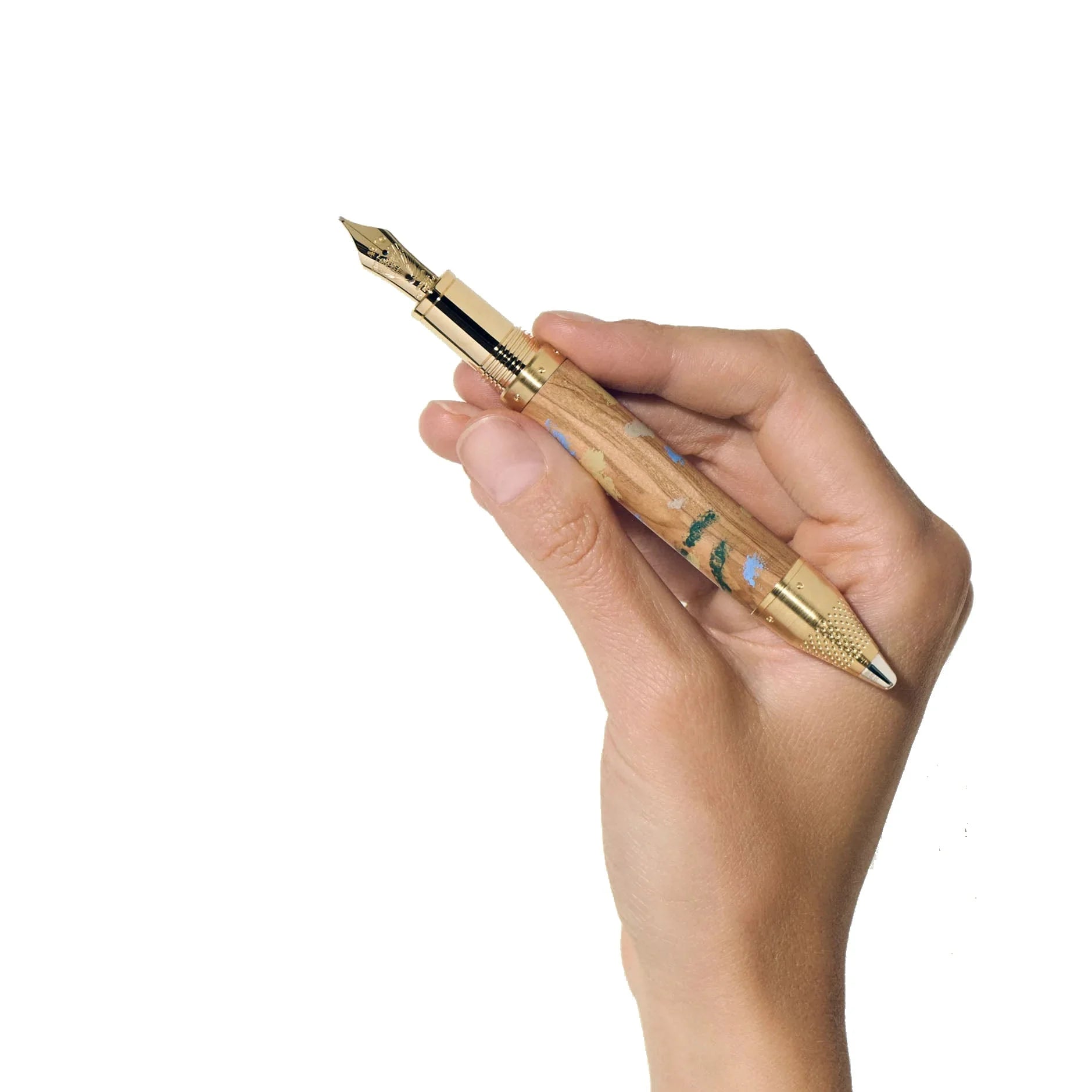 Una mano tiene una stilografica Montblanc Masters of Art art homage a pierre-auguste renoir con penna dorata e corpo traslucido