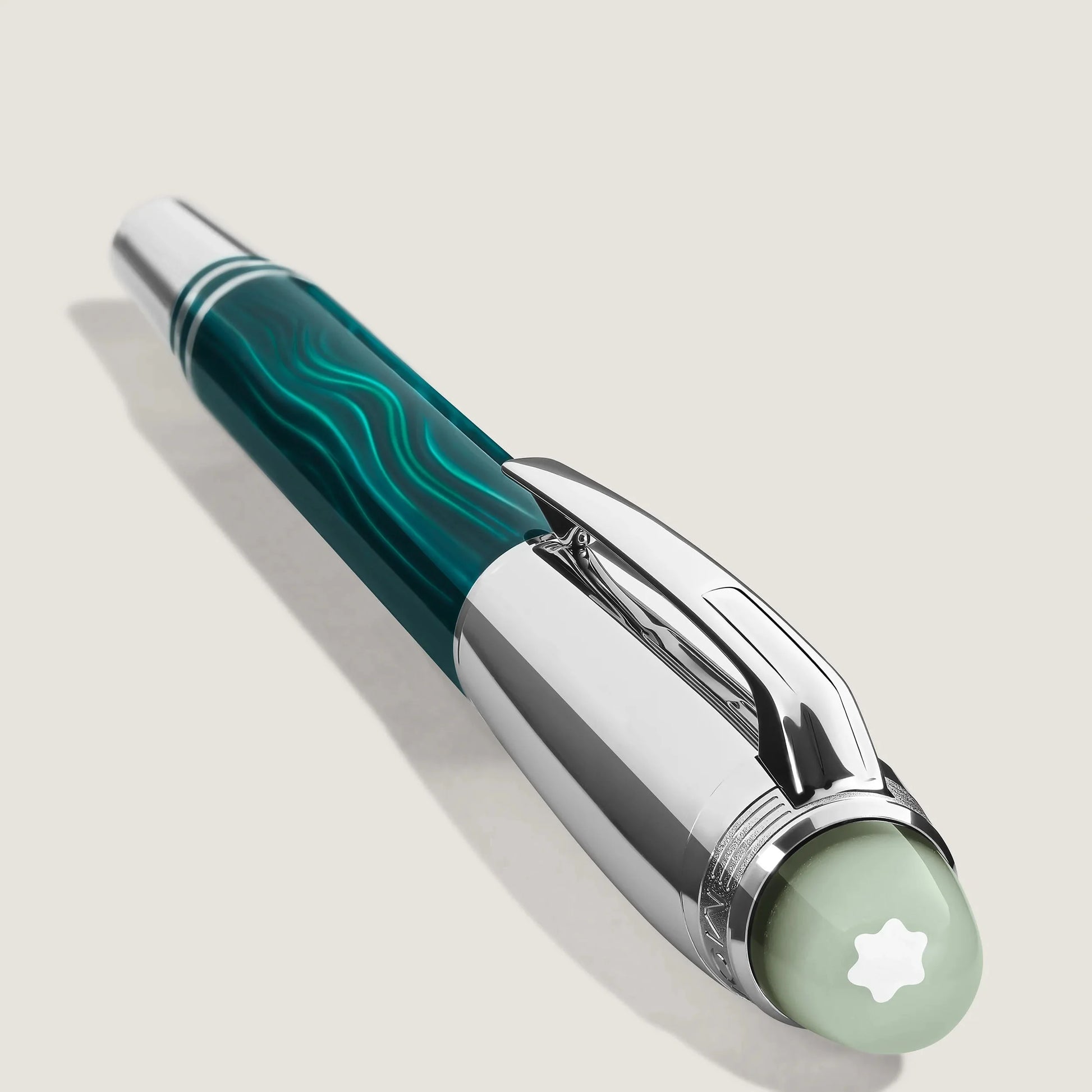 Montblanc fineliner starwalker polargreen con corpo in resina verde petrolio ondulata e dettagli in cromo lucido