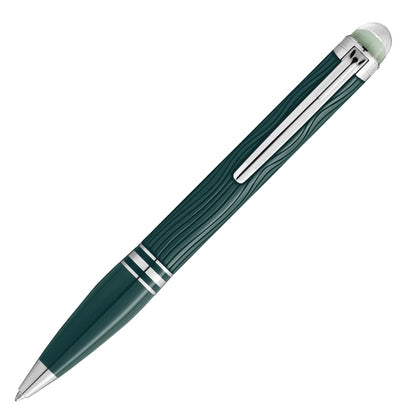 Penna a sfera montblanc starwalker polargreen con texture verde profondo e cappuccio traslucido cattura magia dell’aurora boreale