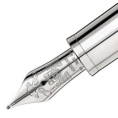 Nib in argento con incisioni intricate e finitura metallica lucida della montblanc stilografica patron of art scipione borghese limited edition