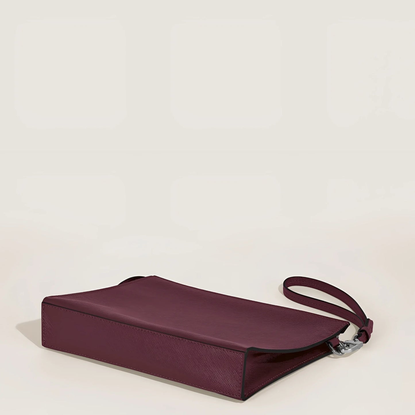 Montblanc pochette sartorial cassis 199366 in pelle bordeaux lucida con superficie testurizzata e chiusura argentata