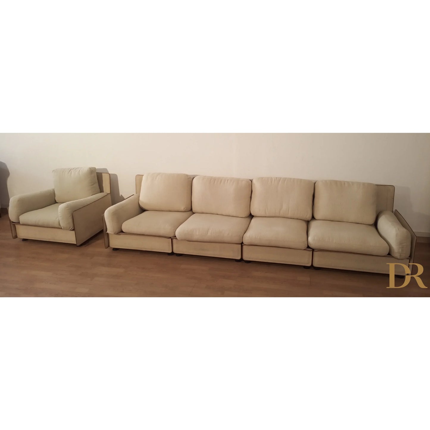 Divano modulare modello redifiori di riccardo arbizzoni per zanotta 1978 beige con poltrona abbinata