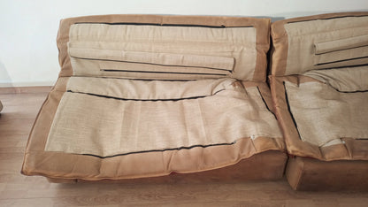 Cuscini beige con bordino marrone del divano bogo in pelle e pelle scamosciata vintage di carlo bartoli per rossi di albizzate 1970