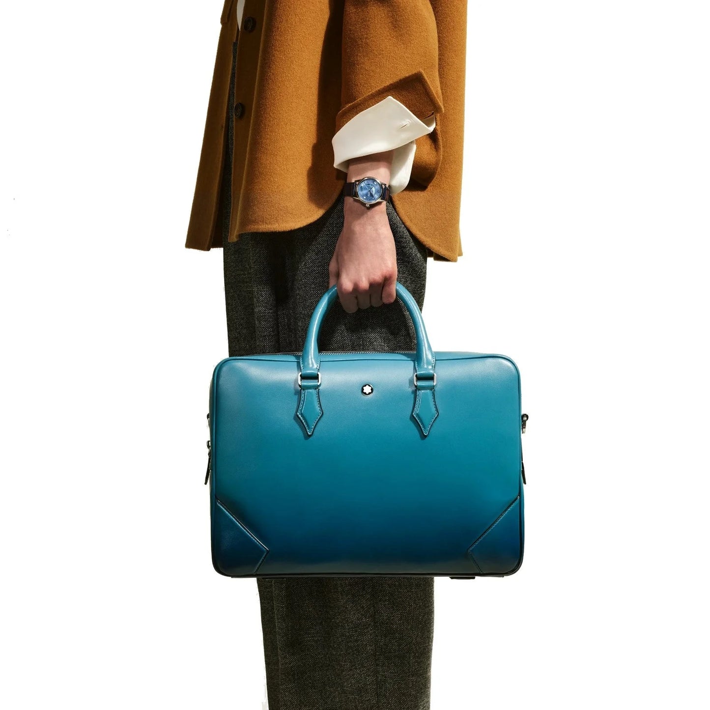 Portadocumenti meisterstück montblanc in pelle blu fumé con design strutturato e dettagli in metallo argento
