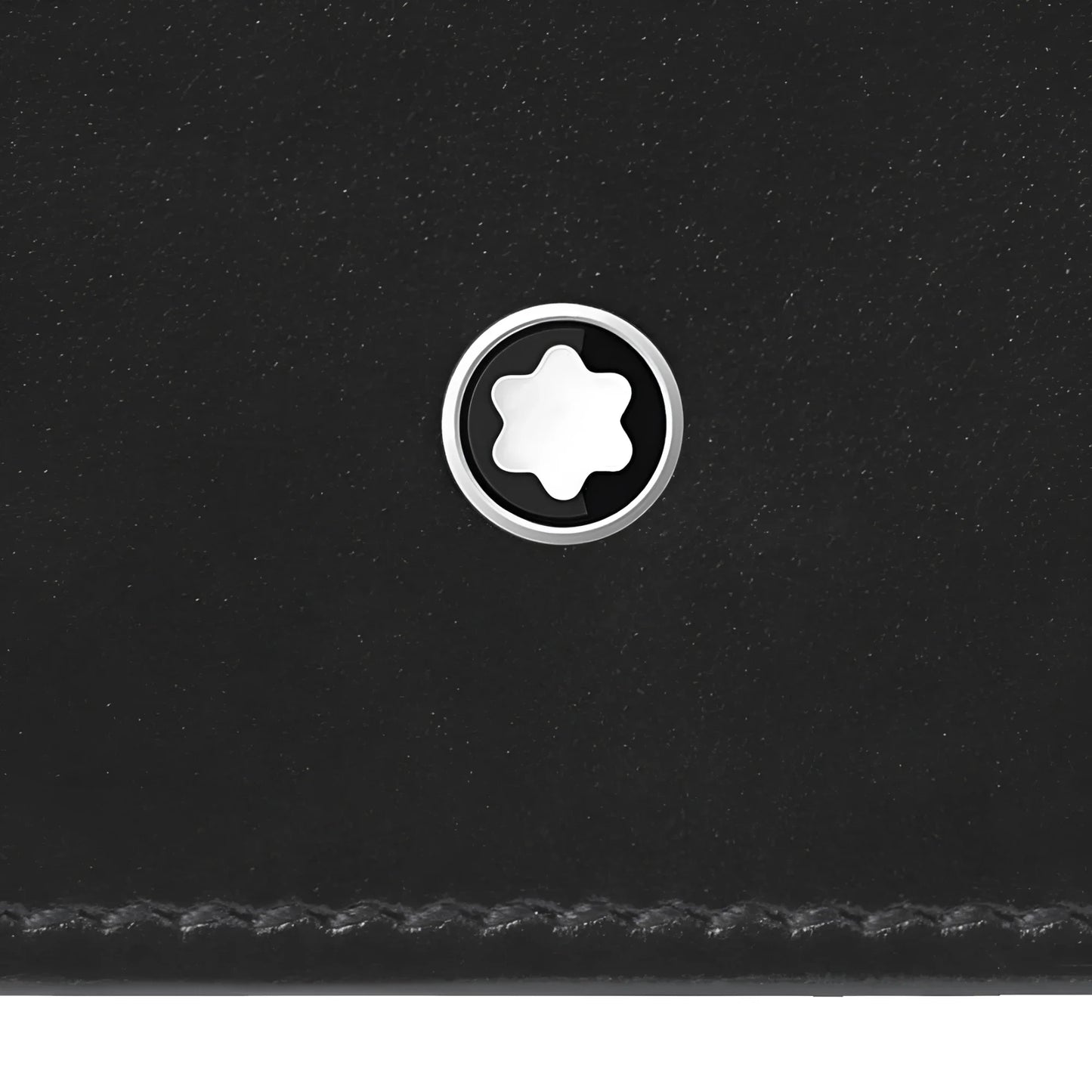 Portafoglio meisterstuck montblanc in pelle nera con emblema a stella argentata e scomparti interni visibili