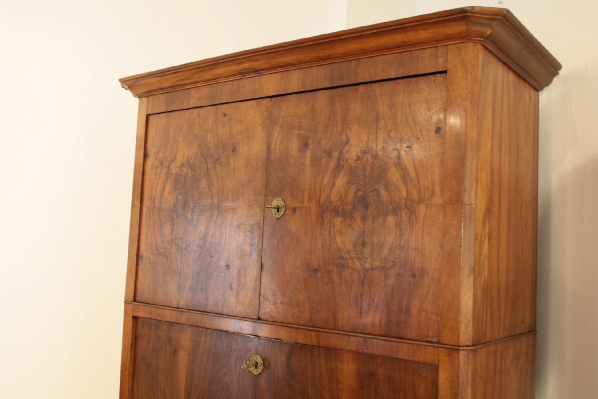 Splendido secretaire umbertino in rovere massello con due coppie di ante sovrapposte originale fine ottocento