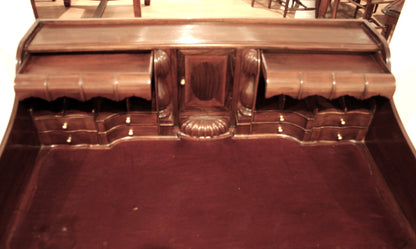 Ornate scrittoio scrivania ufficio stile chippendale inglese in noce con secretaire e gambe inarcate decorato in legno