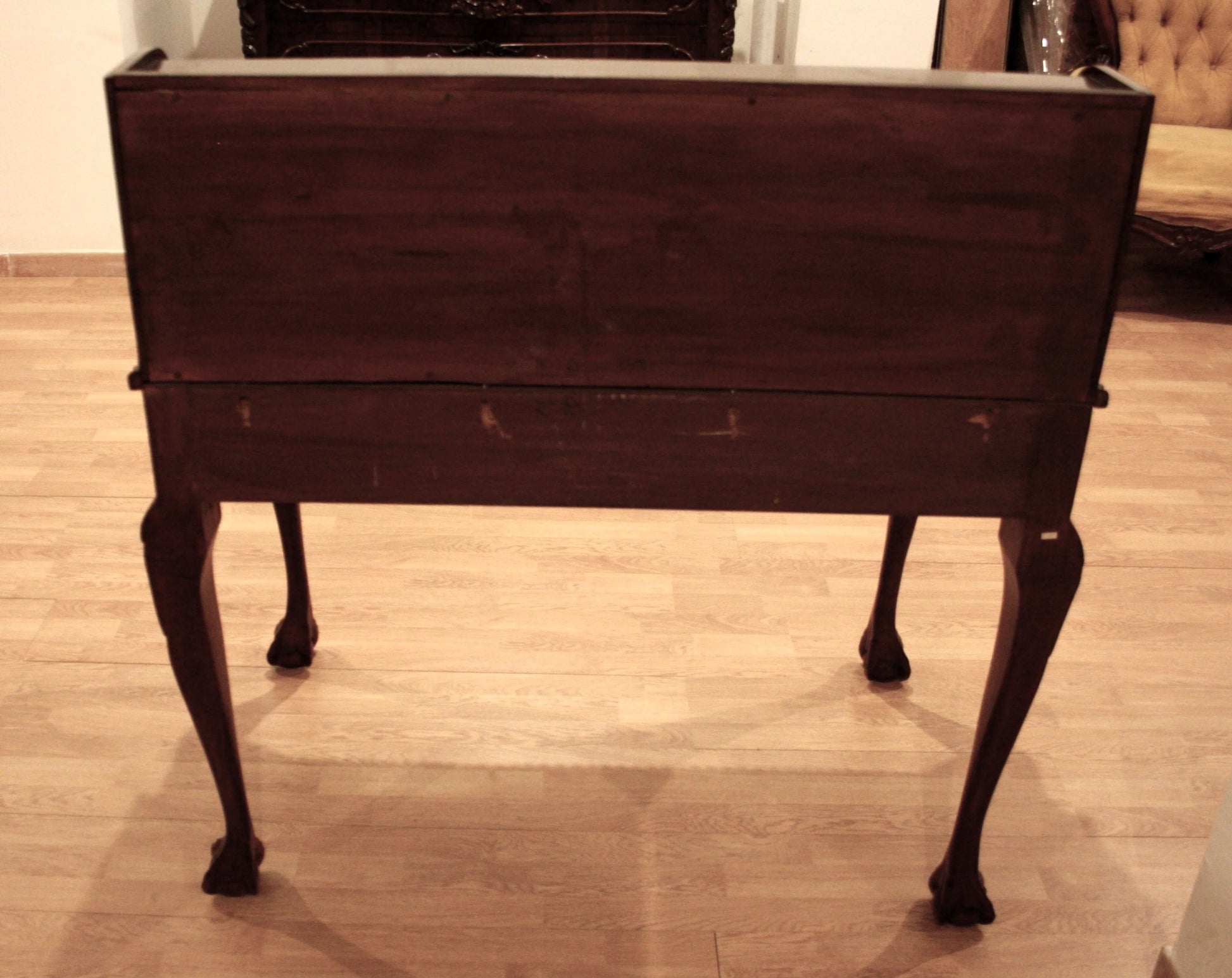 Dark wooden scrittoio scrivania ufficio stile chippendale inglese con secretaire noce gambe inarcate e piedi artigliati