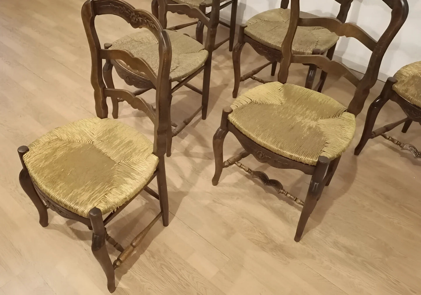 Set di 6 sedie provenzali rustiche in rovere massello ottocento con sedili intrecciati in paglia restaurate in ottime condizioni