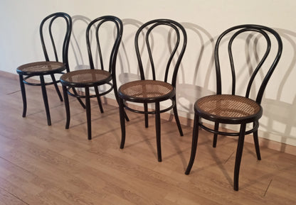 Set di 4 sedie da pranzo in faggio curvato nero stile thonet italia con sedili in paglia intrecciata