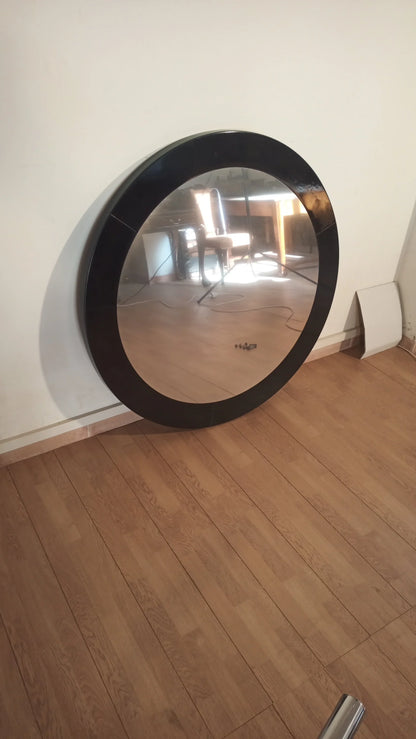 Specchio tondo vintage su parete in ambiente con tavolo desco di achille castiglioni per zanotta anni 70